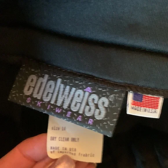 Ski pants says size 14 fit more like a 8. - Picture 2 of 4